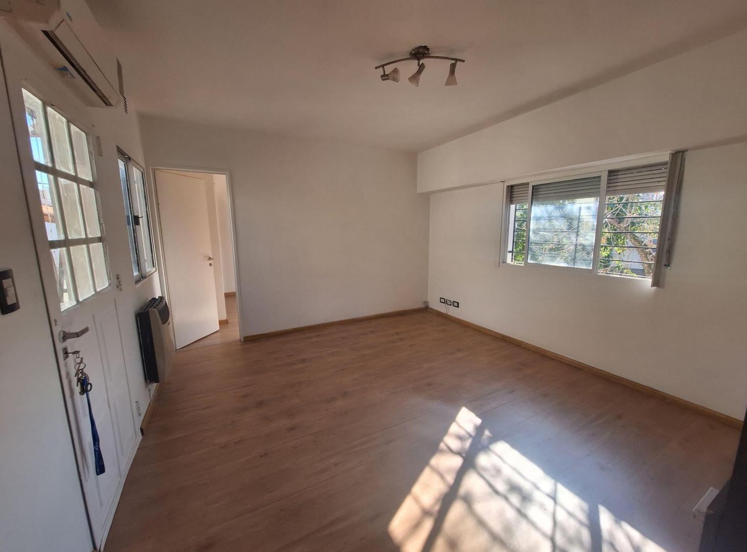 Foto de Venta PH 2 ambientes Villa Pueyrredon, imagen 1
