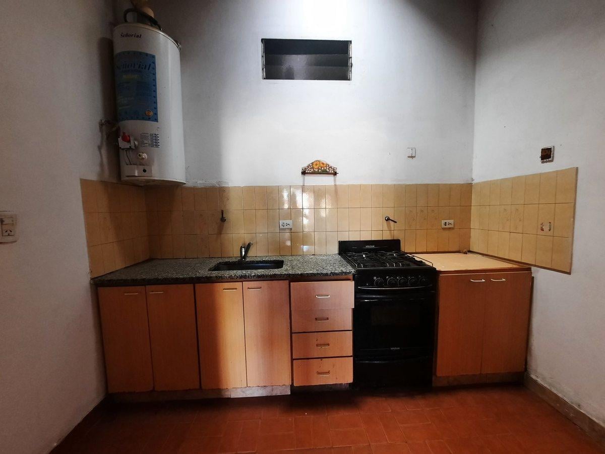 Foto de Venta PH al fondo 3 ambientes A Modernizar, imagen 2