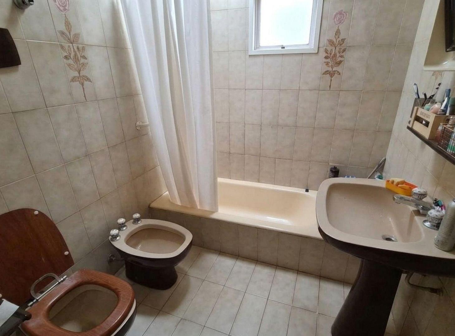 Foto de Venta Casa 3 amb con patio y cochera en Villa Real, imagen 3