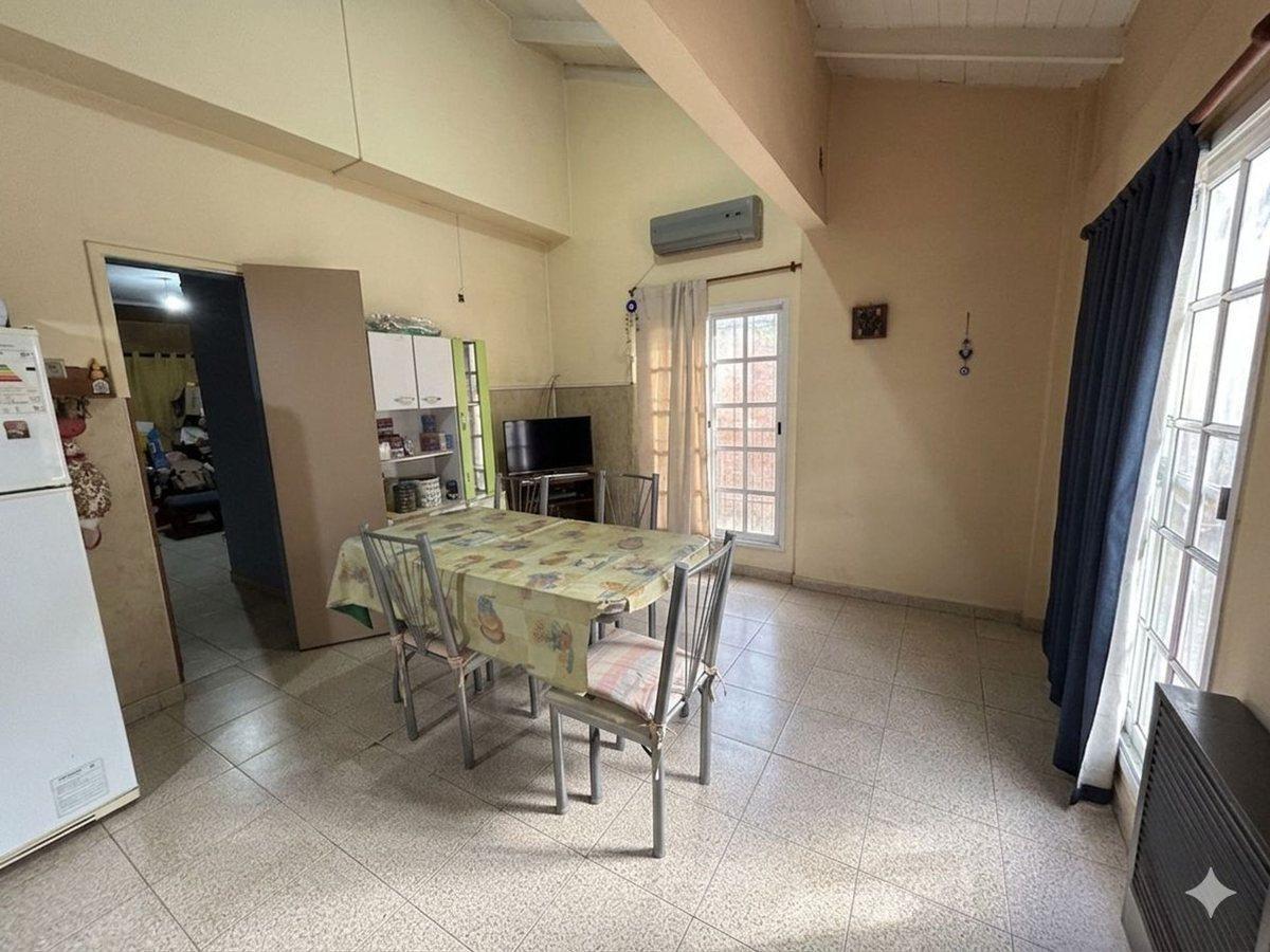 Foto de Venta casa 4 amb. cochera, patio y quincho J.C.Paz, imagen 5