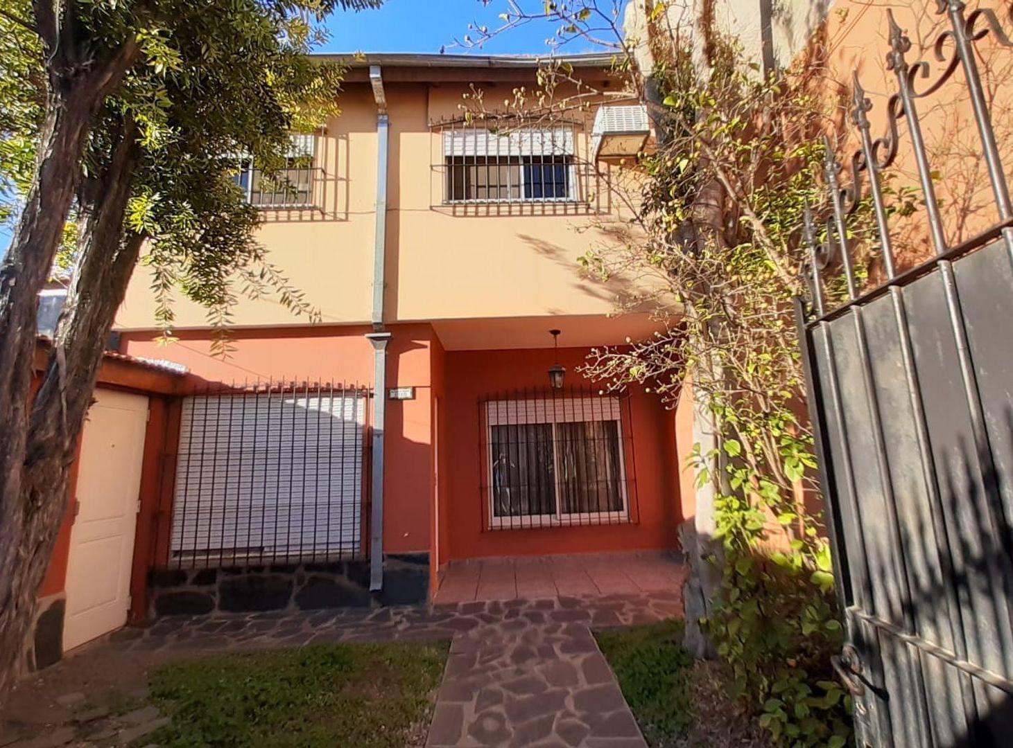 Foto de Venta casa 4 amb. cochera, patio y quincho J.C.Paz, imagen 4