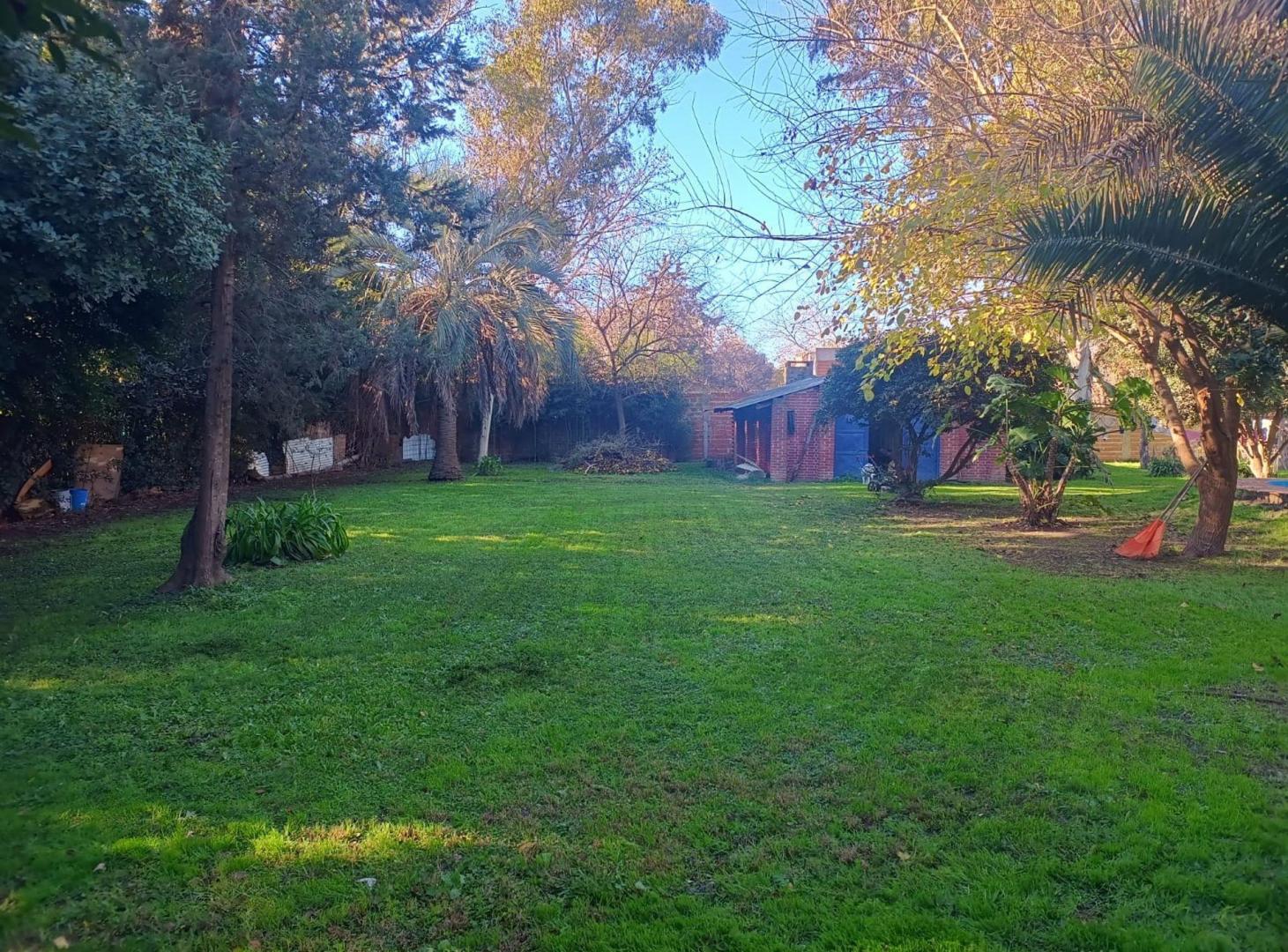 Foto de VENTA GRAN LOTE Y CASA 3 AMB A REFACCIONAR LA REJA, imagen 5