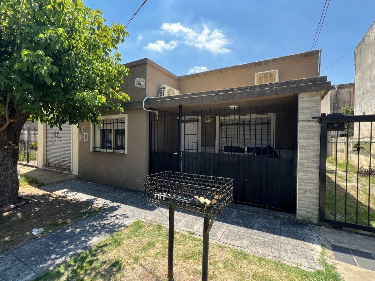 Foto de CASA 3 AMBIENTES RECICLADA EN VENTA – CASTELAR, imagen 5