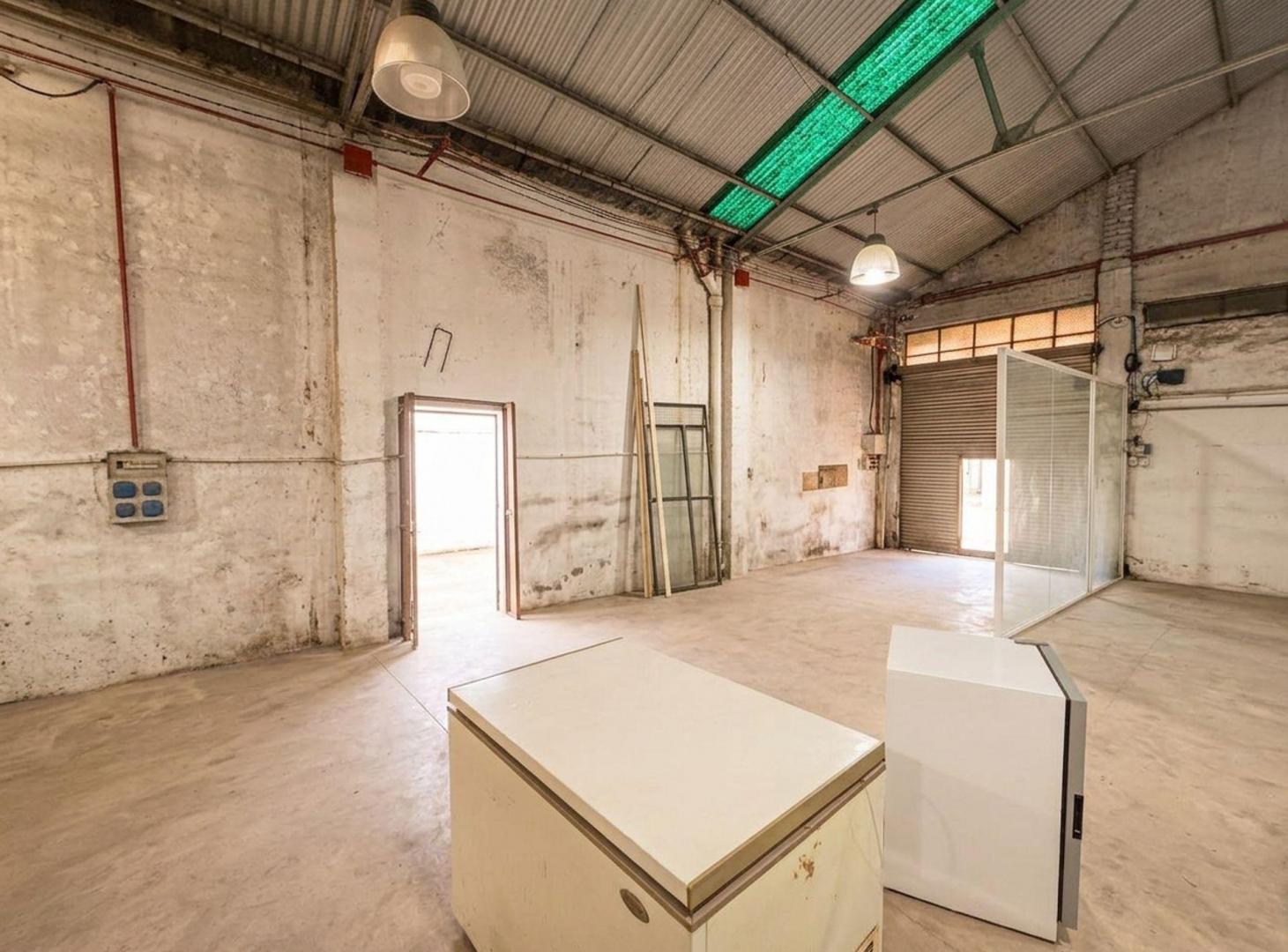 Foto de Venta Galpón industrial con entrepiso 168m2 cubier, imagen 4
