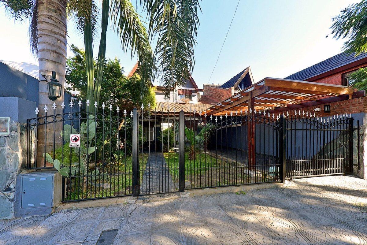 Foto de VENTA CASA 5 AMB COCHERA JARDIN Y PILETA ITUZAINGO, imagen 4