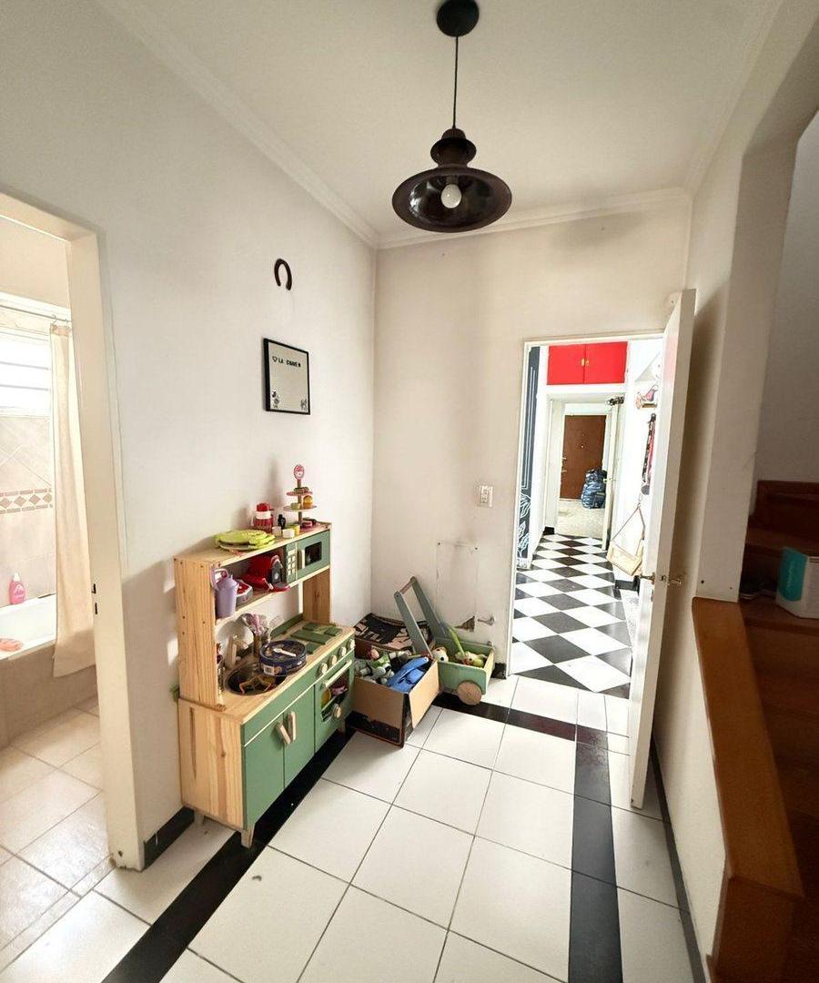 Foto de VENTA CASA 5 AMB CON QUINCHO Y PILETA-CASTELAR SUR, imagen 2