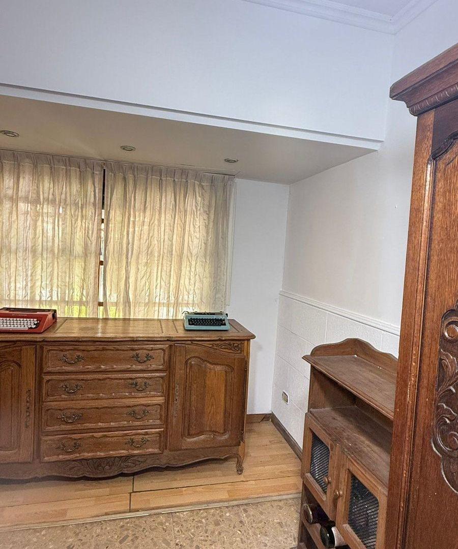 Foto de VENTA CASA 5 AMB CON QUINCHO Y PILETA-CASTELAR SUR, imagen 5