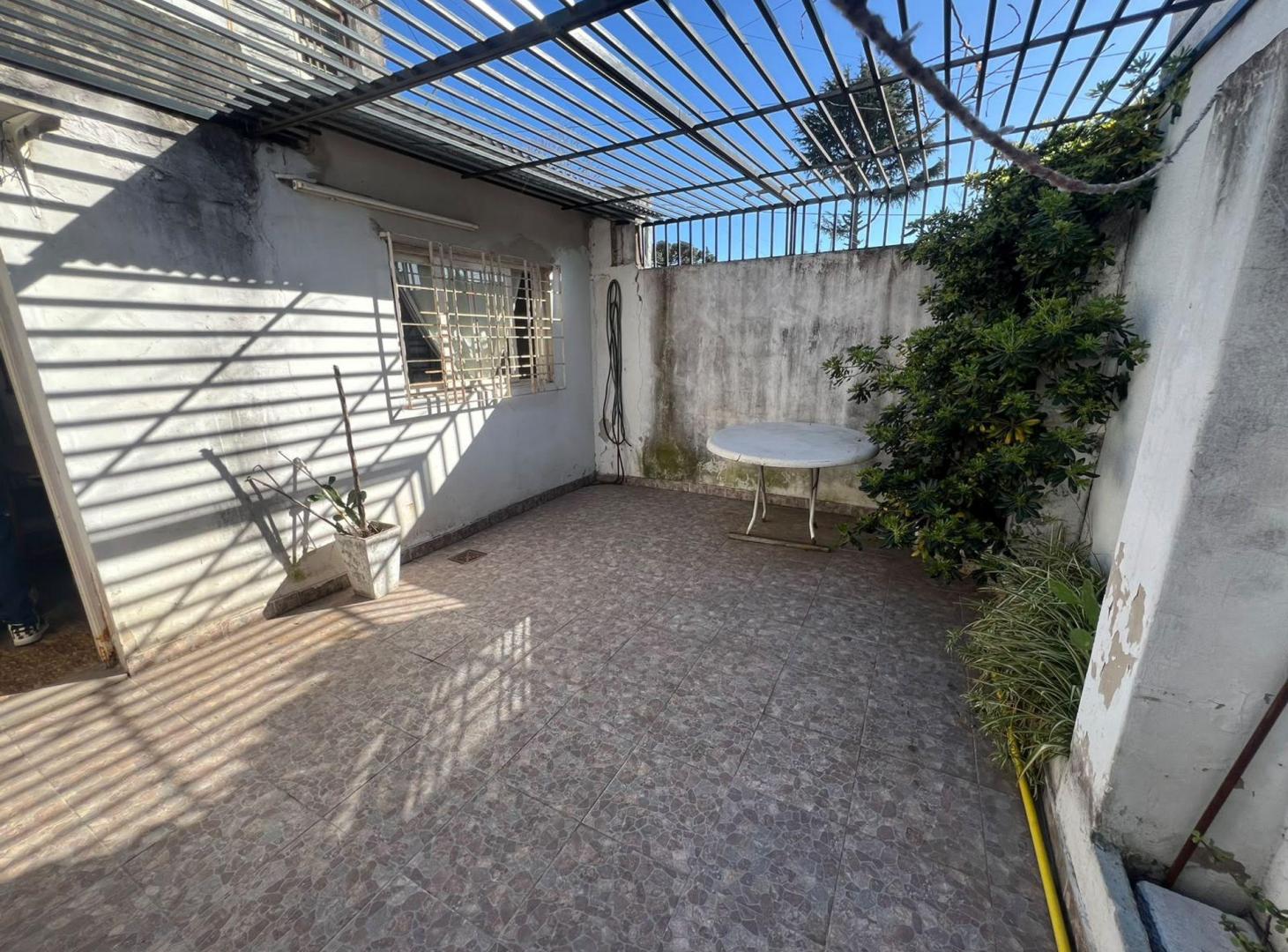Foto de VENTA PH 4 AMB C PATIO A REFACCIONAR HURLINGHAM, imagen 4