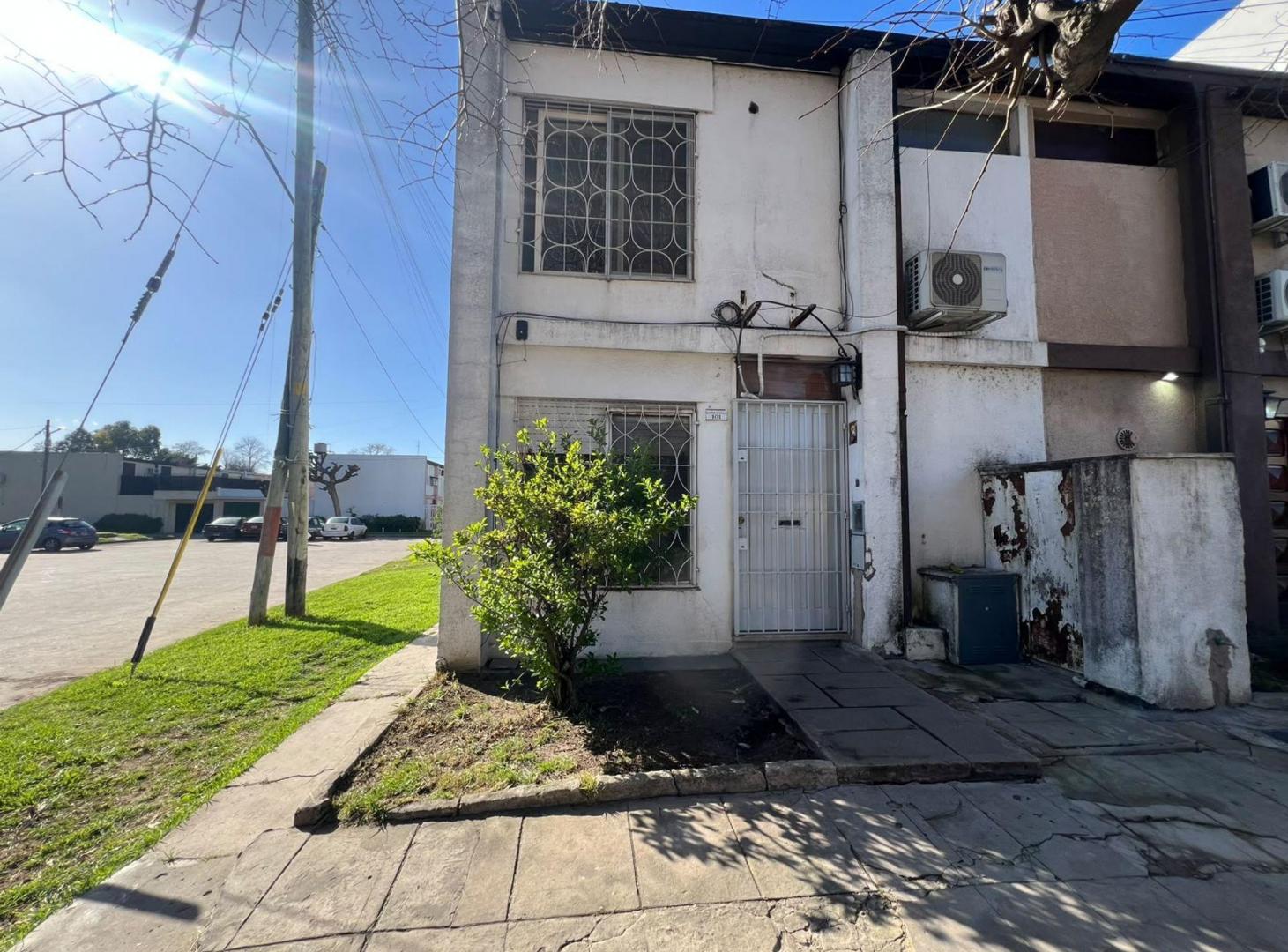 Foto de VENTA PH 4 AMB C PATIO A REFACCIONAR HURLINGHAM, imagen 1