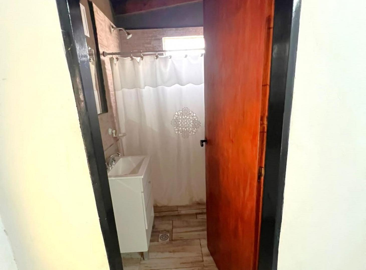 Foto de ALQUILER CASA 2 AMB. EN PH SIN EXPENSAS MORENO, imagen 5