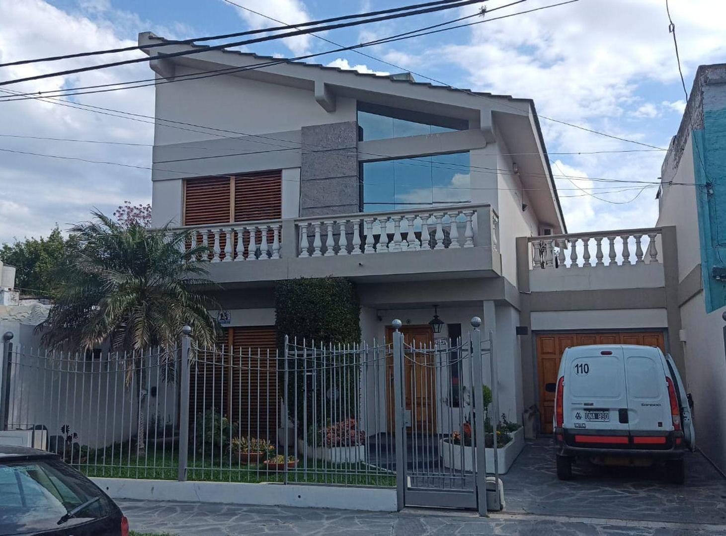 Foto de Venta casa 6 amb/pileta/dpto 2 amb VILLA DE MAYO, imagen 2