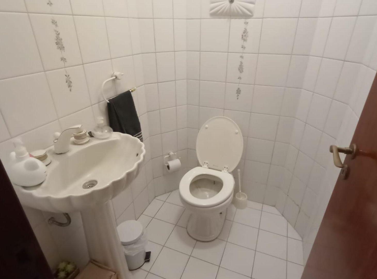 Foto de Venta casa 6 amb/pileta/dpto 2 amb VILLA DE MAYO, imagen 4