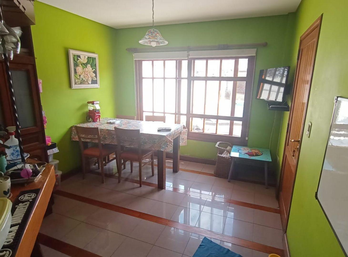 Foto de Venta casa 6 amb/pileta/dpto 2 amb VILLA DE MAYO, imagen 5
