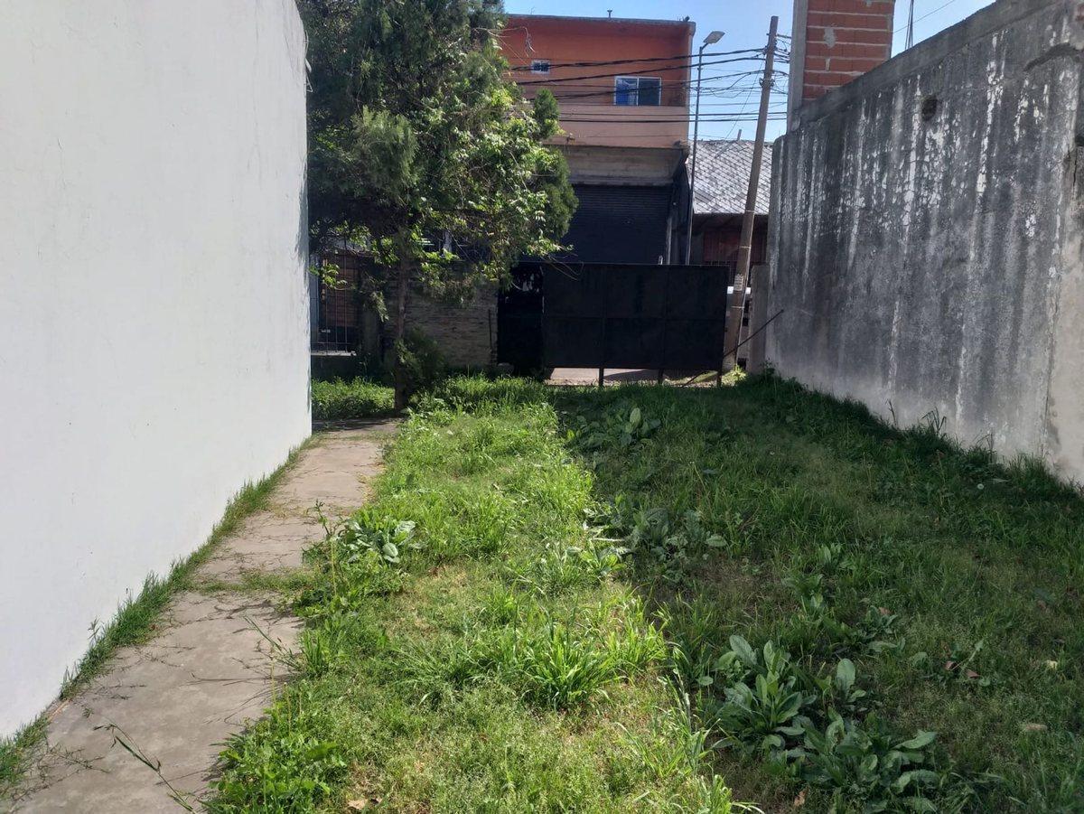 Foto de VENTA TERRENO Y CASA 3AMB A RECICLAR GRAND BOURG, imagen 4