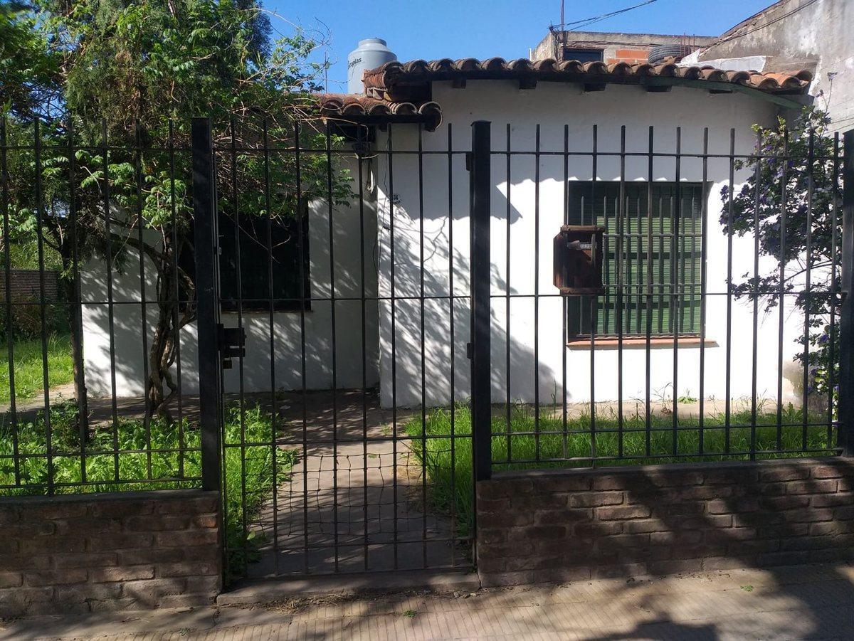 Foto de VENTA TERRENO Y CASA 3AMB A RECICLAR GRAND BOURG, imagen 1