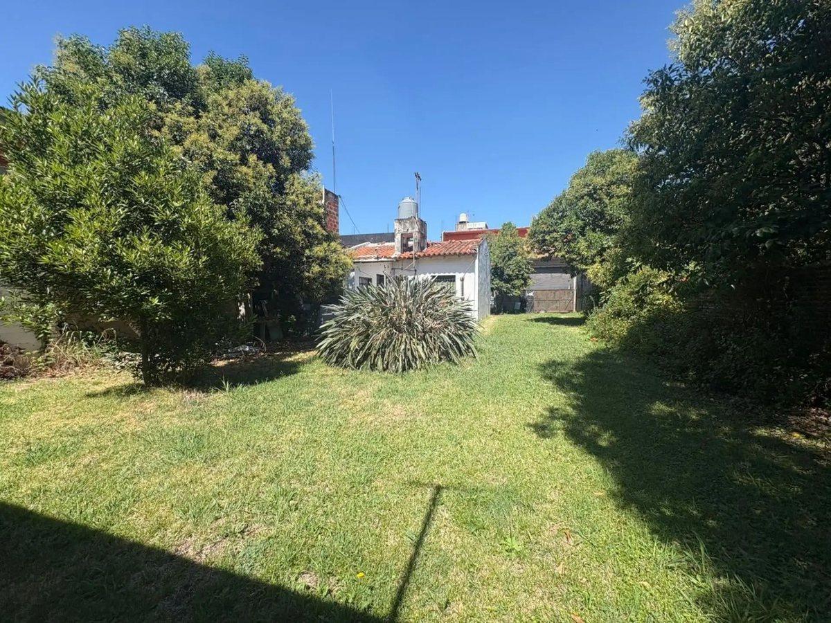 Foto de VENTA TERRENO Y CASA 3AMB A RECICLAR GRAND BOURG, imagen 3
