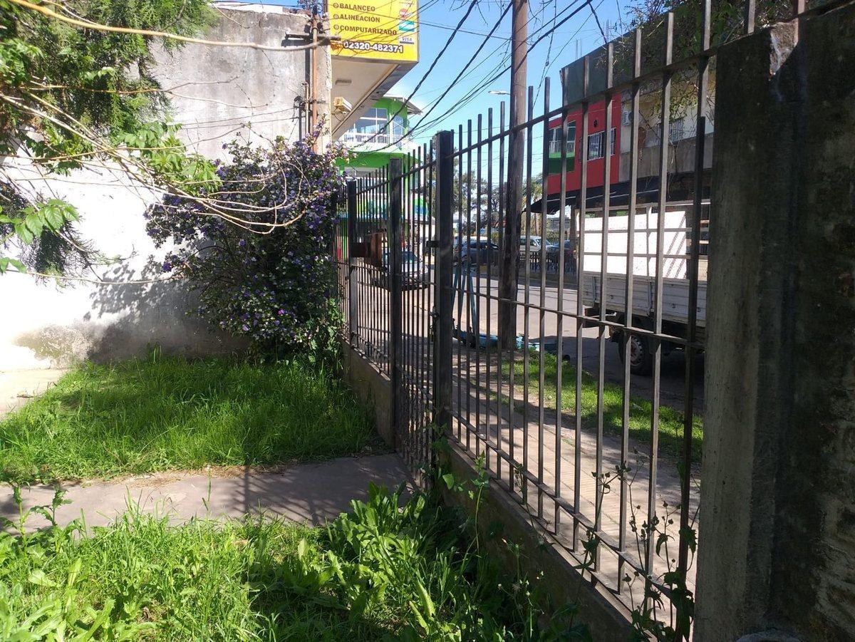 Foto de VENTA TERRENO Y CASA 3AMB A RECICLAR GRAND BOURG, imagen 5
