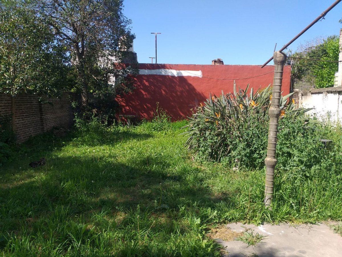 Foto de VENTA TERRENO Y CASA 3AMB A RECICLAR GRAND BOURG, imagen 2