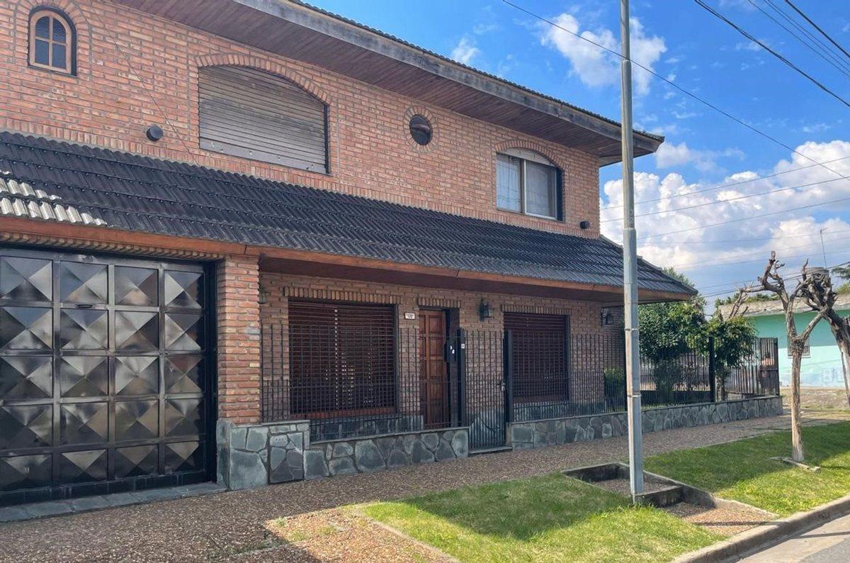 Foto de VENTA CASA VILLA TESEI 4 AMBIENTES APTA CREDITO, imagen 1