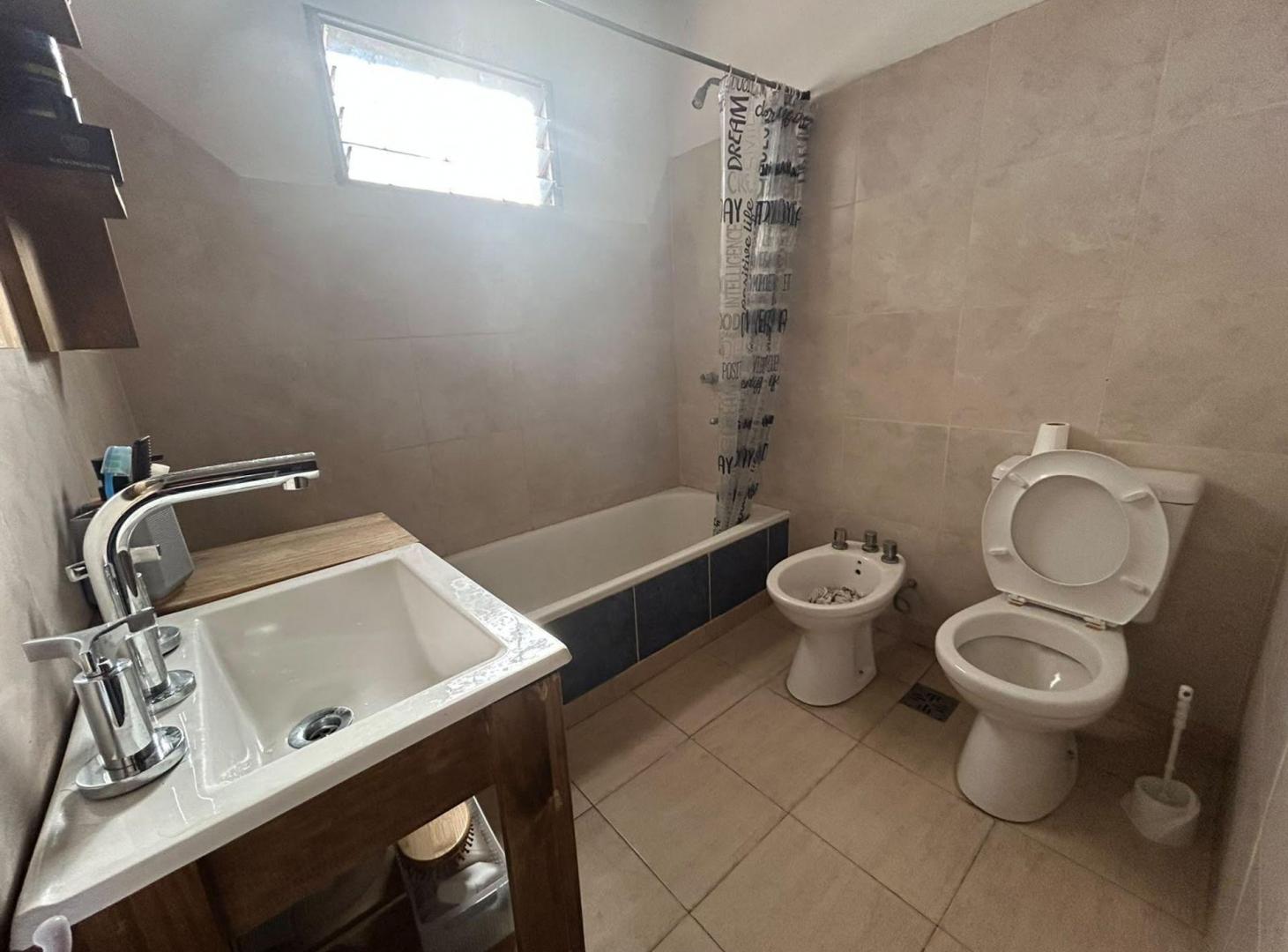 Foto de VENTA CASA 3 AMB C/ DEPTOS SAN MIGUEL, imagen 2