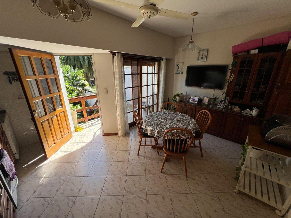 Foto de VENTA TRIPLEX 5 AMB JARDÍN - APTA CRÉDITO - MORÓN, imagen 4