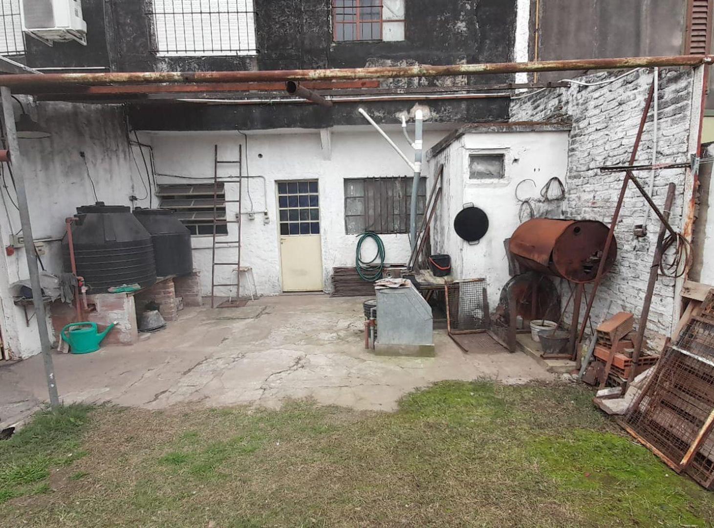 Foto de SE VENDE 4 LOCALES C/2 DEPARTAMENTOS Y CASA MORENO, imagen 4
