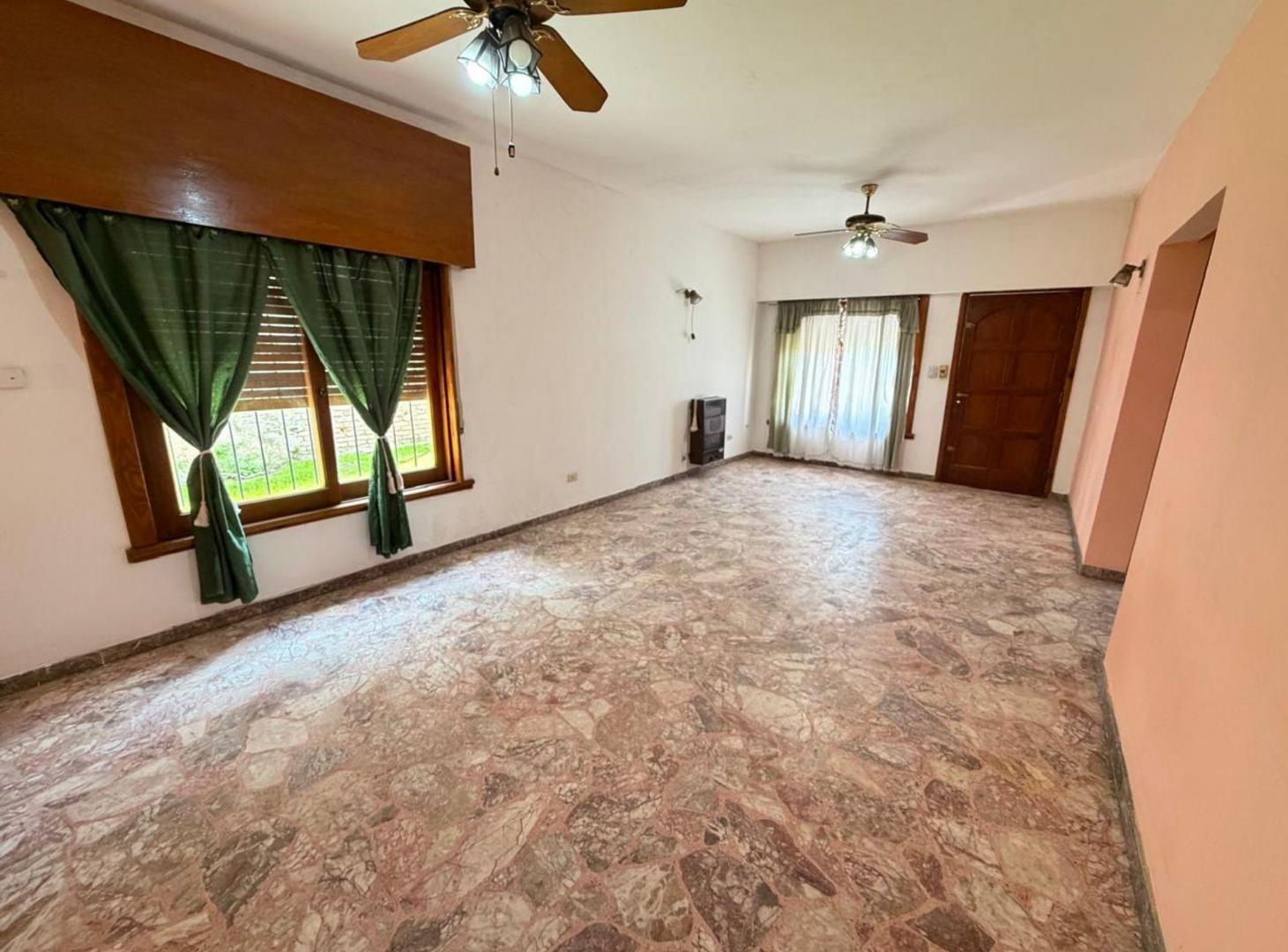 Foto de VENTA CASA 3 AMB JARDIN JOSE C PAZ, imagen 2