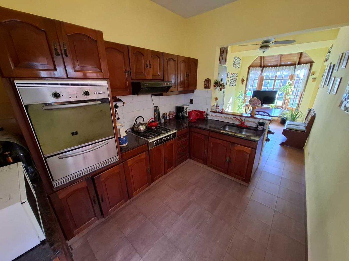 Foto de VENTA CASA QUILMES 5 AMB QUINCHO PILETA PARRILLA, imagen 5