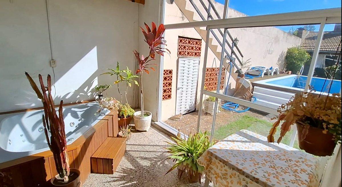 Foto de VENTA CASA QUILMES 5 AMB QUINCHO PILETA PARRILLA, imagen 2