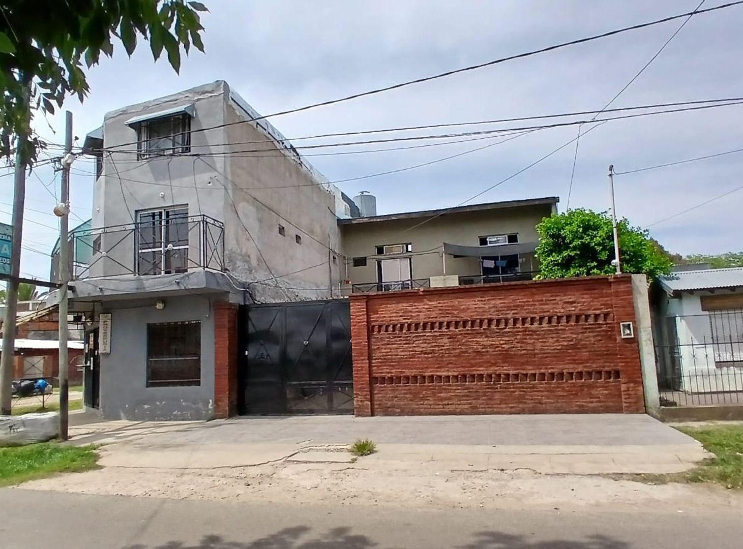 Foto de VENTA EN BLOQUE 10 DEPOS 1 LOCAL PILETA JOSE C PAZ, imagen 2