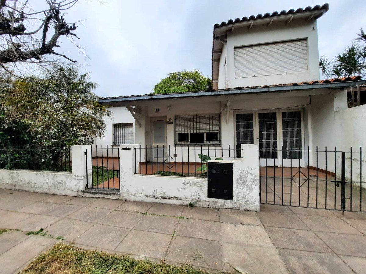 Foto de VENTA CASA 4 AMBIENTES HURLINGHAM A RECICLAR, imagen 1