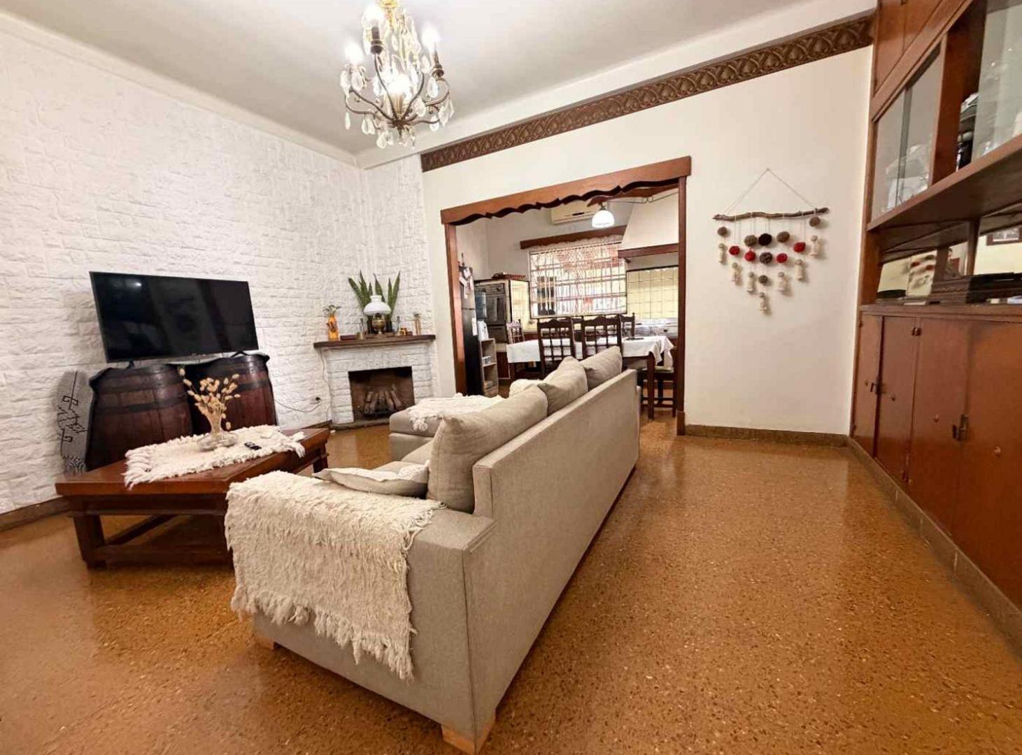 Foto de Venta casa 5 amb con local Hurlingham, imagen 3