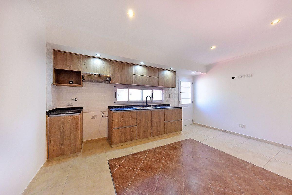 Foto de VENTA CASA 3 AMB HURLINGHAM A ESTRENAR TIPO DUPLEX, imagen 2