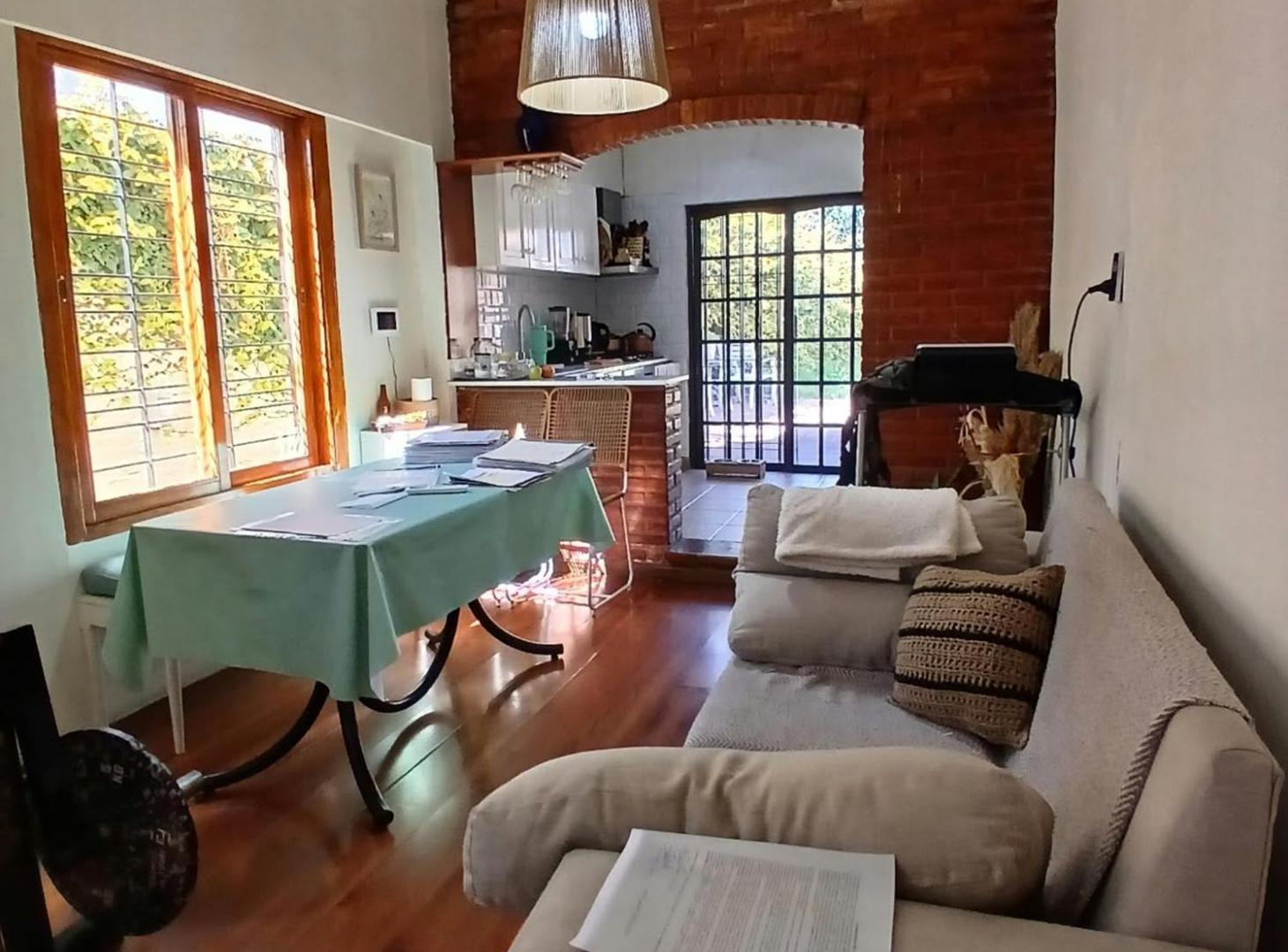 Foto de VENTA CASA 3 AMBIENTES HAEDO CON PATIO Y COCHERA, imagen 2