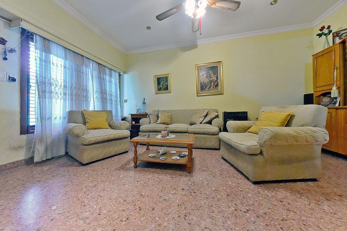Foto de VENTA CASA 4 AMB HURLINGHAM COCHERA QUINCH PARRILL, imagen 3