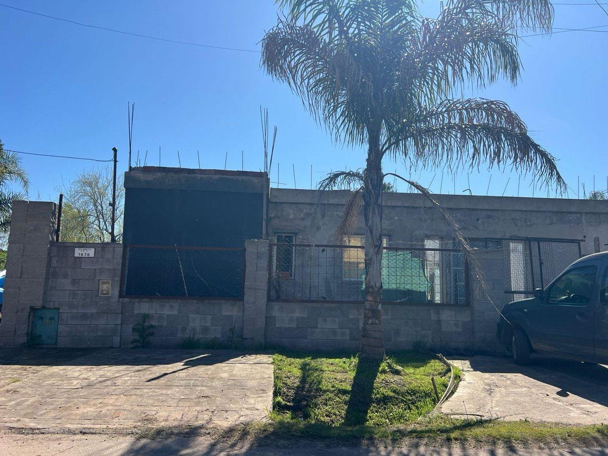 Foto de VENTA CASA DE VICENZO CHICO A TERMINAR PILAR, imagen 2