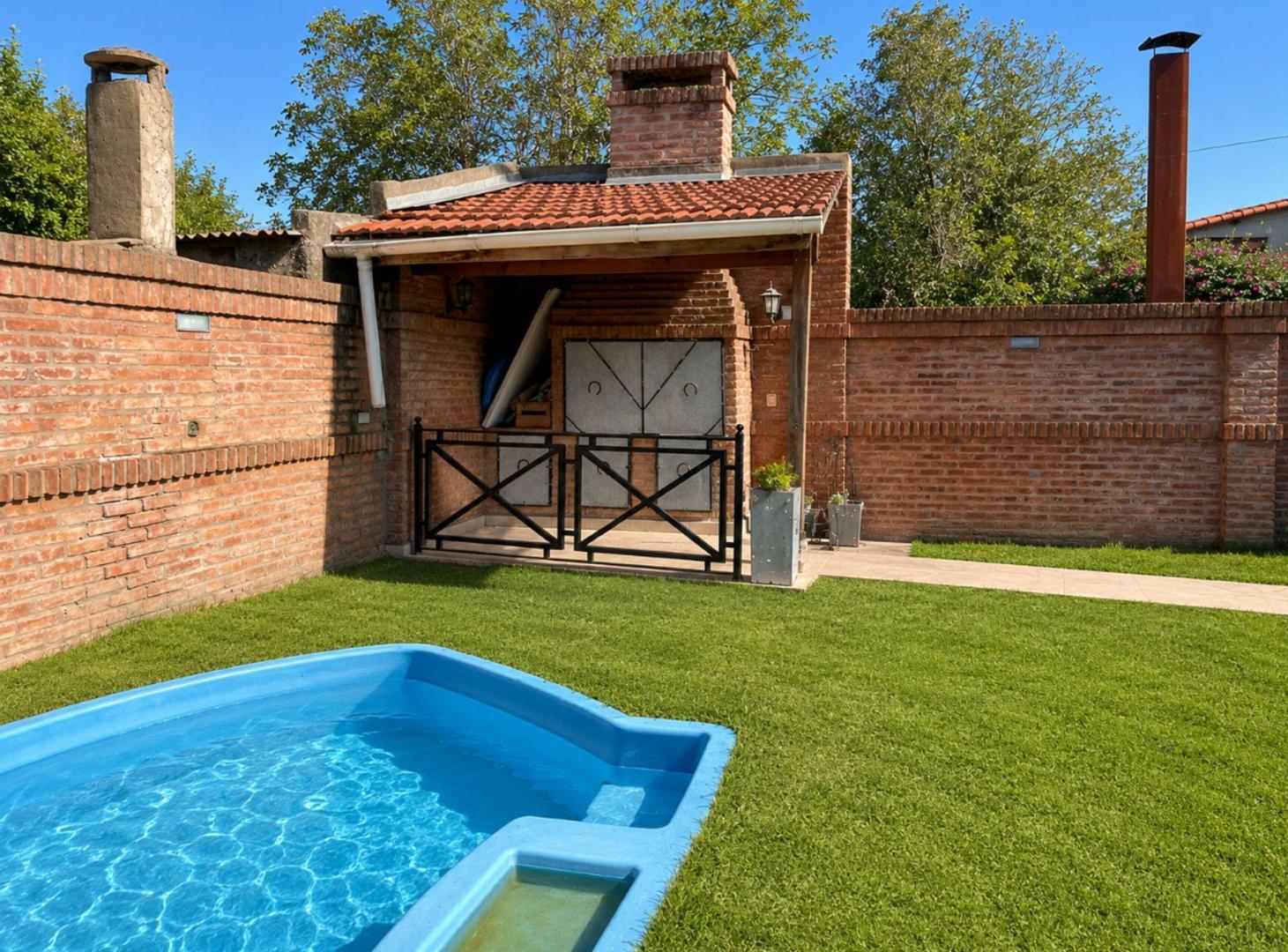 Foto de VENTA CASA 3 AMB COCHERA Y PILETA EN V. DE MAYO, imagen 2