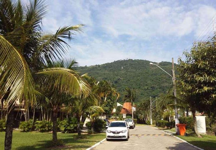 DIVINO DUPLEX EN CONDOMINIO EN FLORIANOPOLIS A 250 METROS DEL MAR.