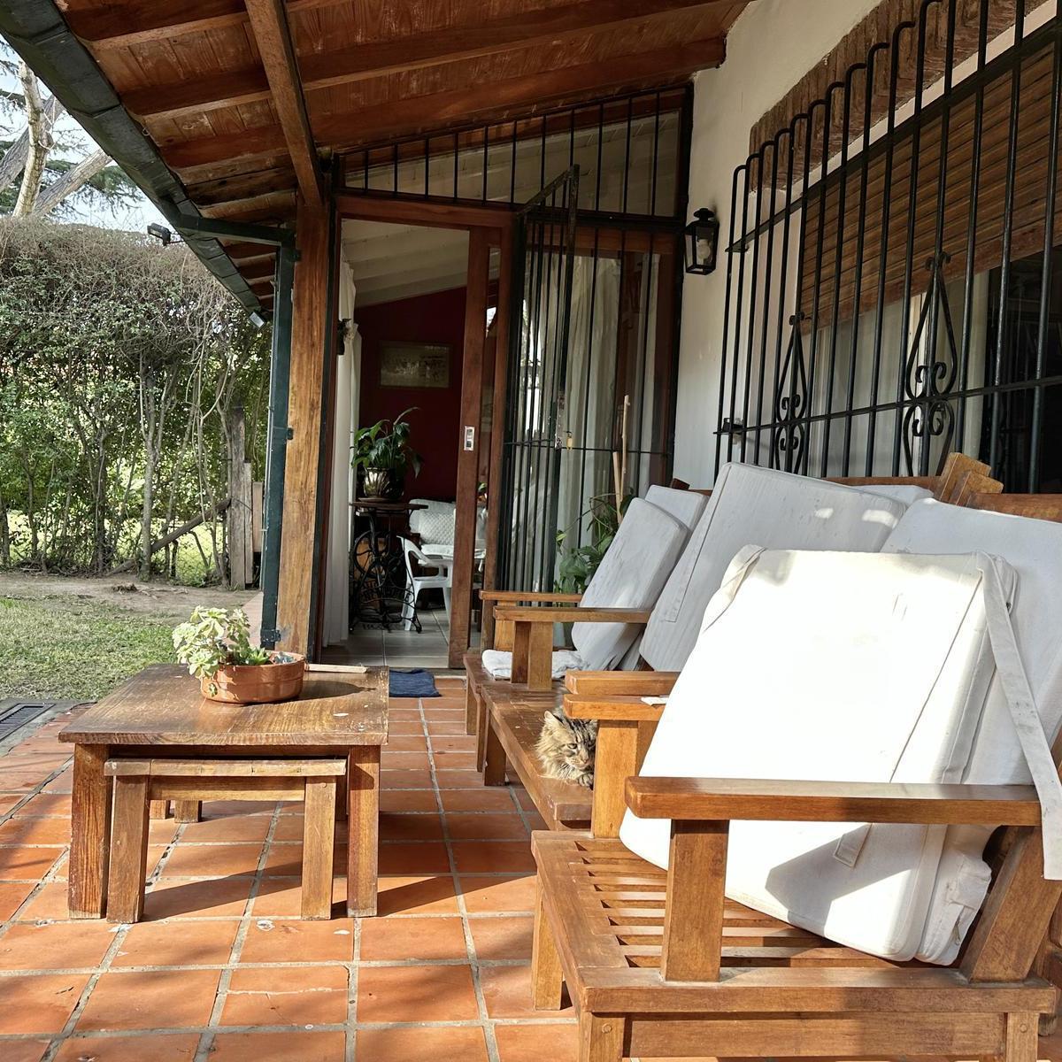 Comoda Casa con Jardin en El Mejor Sector de Olivos Sobre un Lote de 479 m². 2