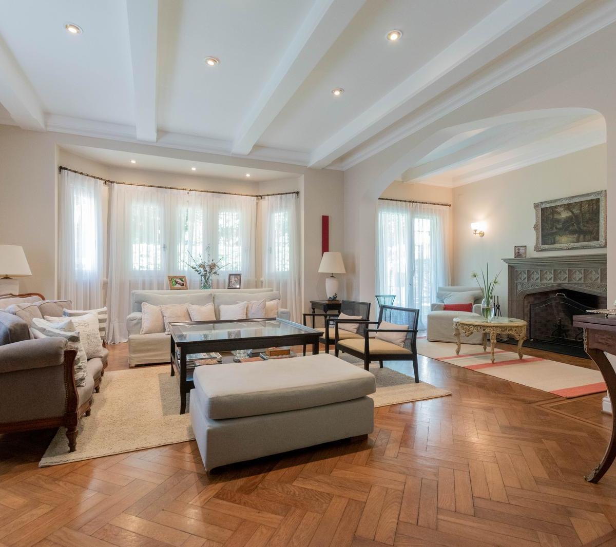 Imponente Casa de Estilo Sobre un Excepcional Terreno de 1.106 m², en Olivos 5