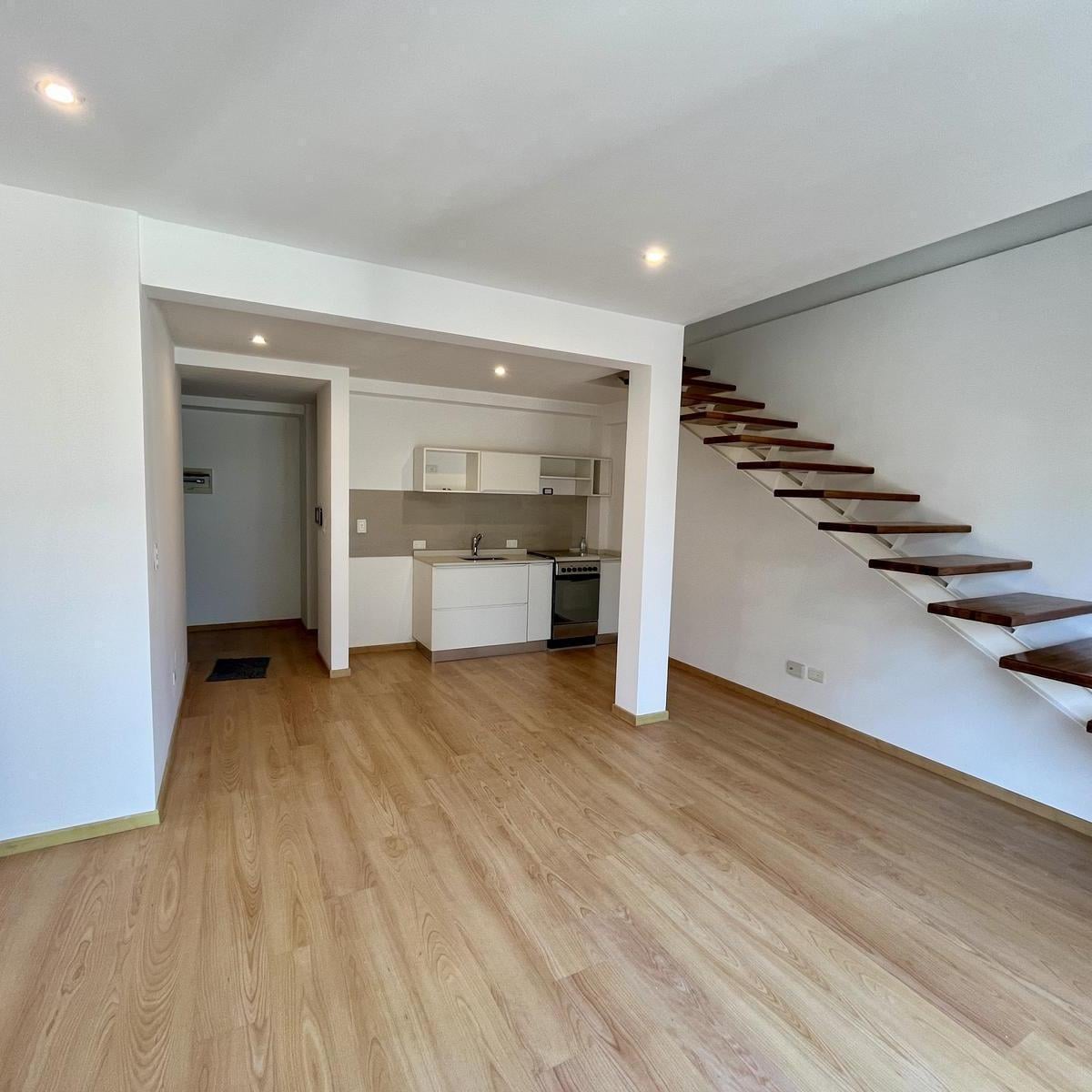 Divino departamento en dúplex con cochera en alquiler a metros del puerto de Olivos, Vicente López.