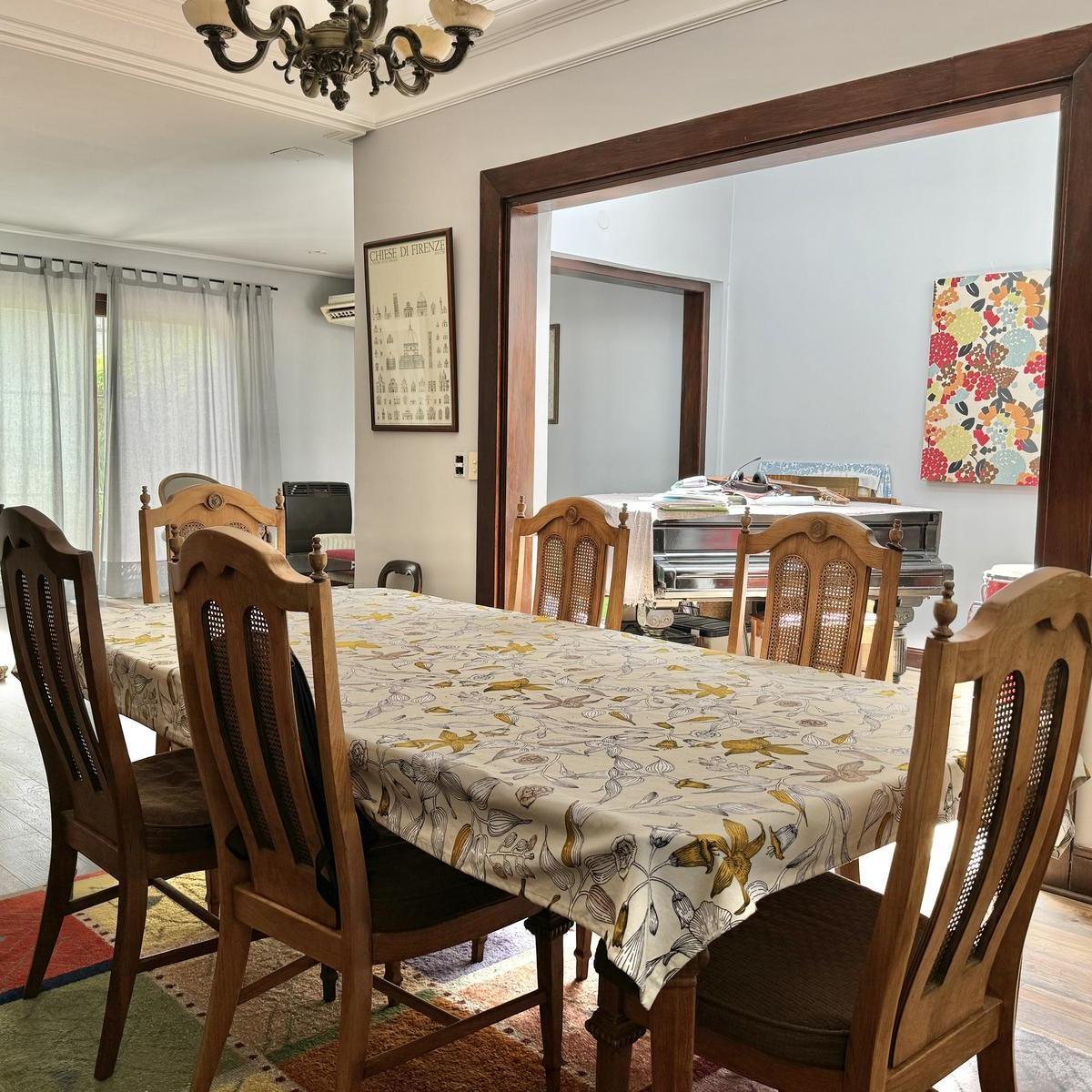 Comoda Casa con Jardin y Piscina en Olivos, Zona Quinta Presidencial. 4