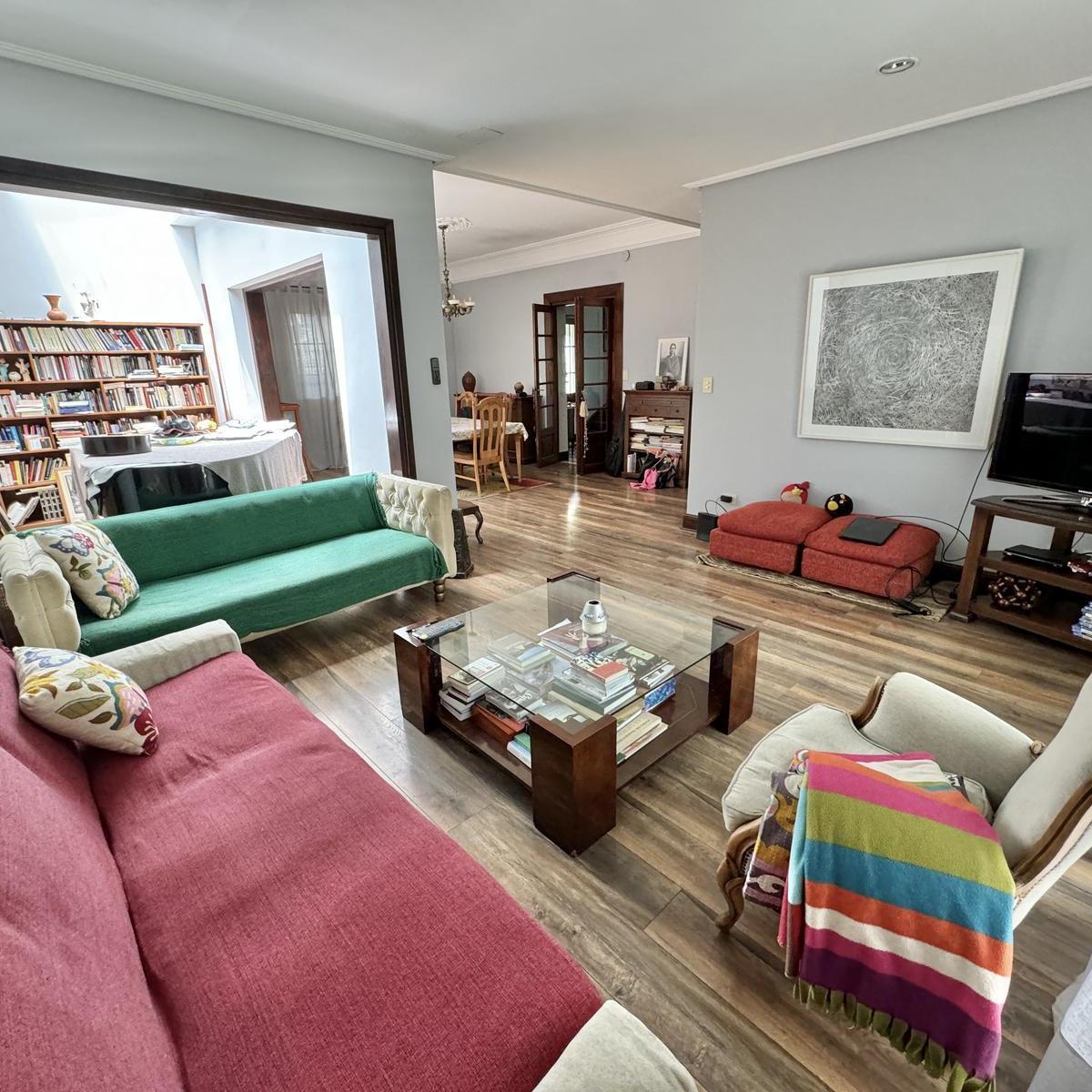 Comoda Casa con Jardin y Piscina en Olivos, Zona Quinta Presidencial. 5