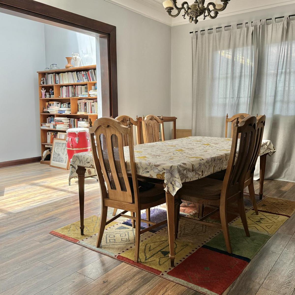Comoda Casa con Jardin y Piscina en Olivos, Zona Quinta Presidencial. 3