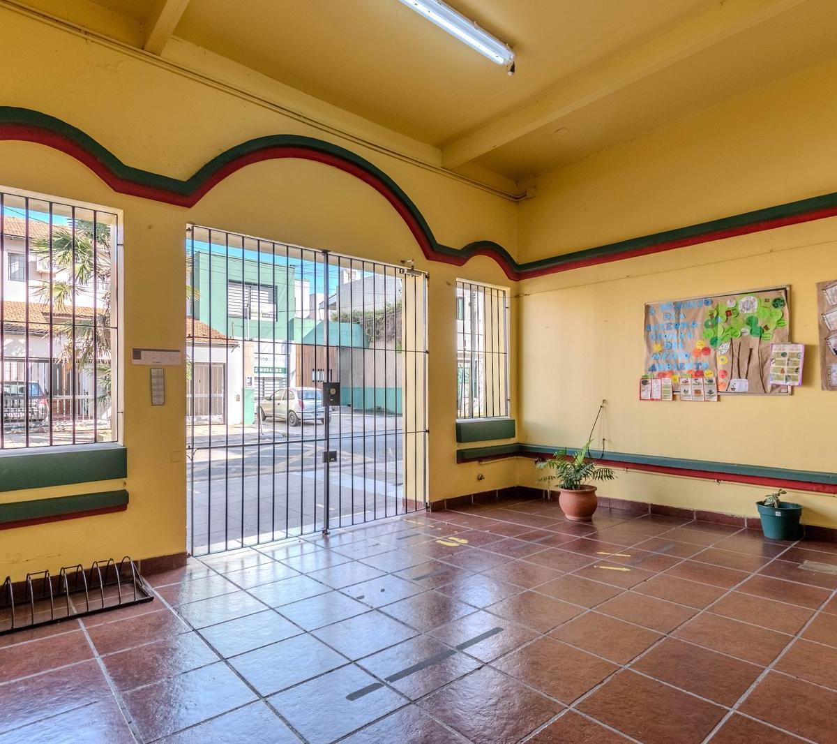 Imponente Edificio en Olivos, Donde Hoy Funciona El Colegio San Ignacio. 2
