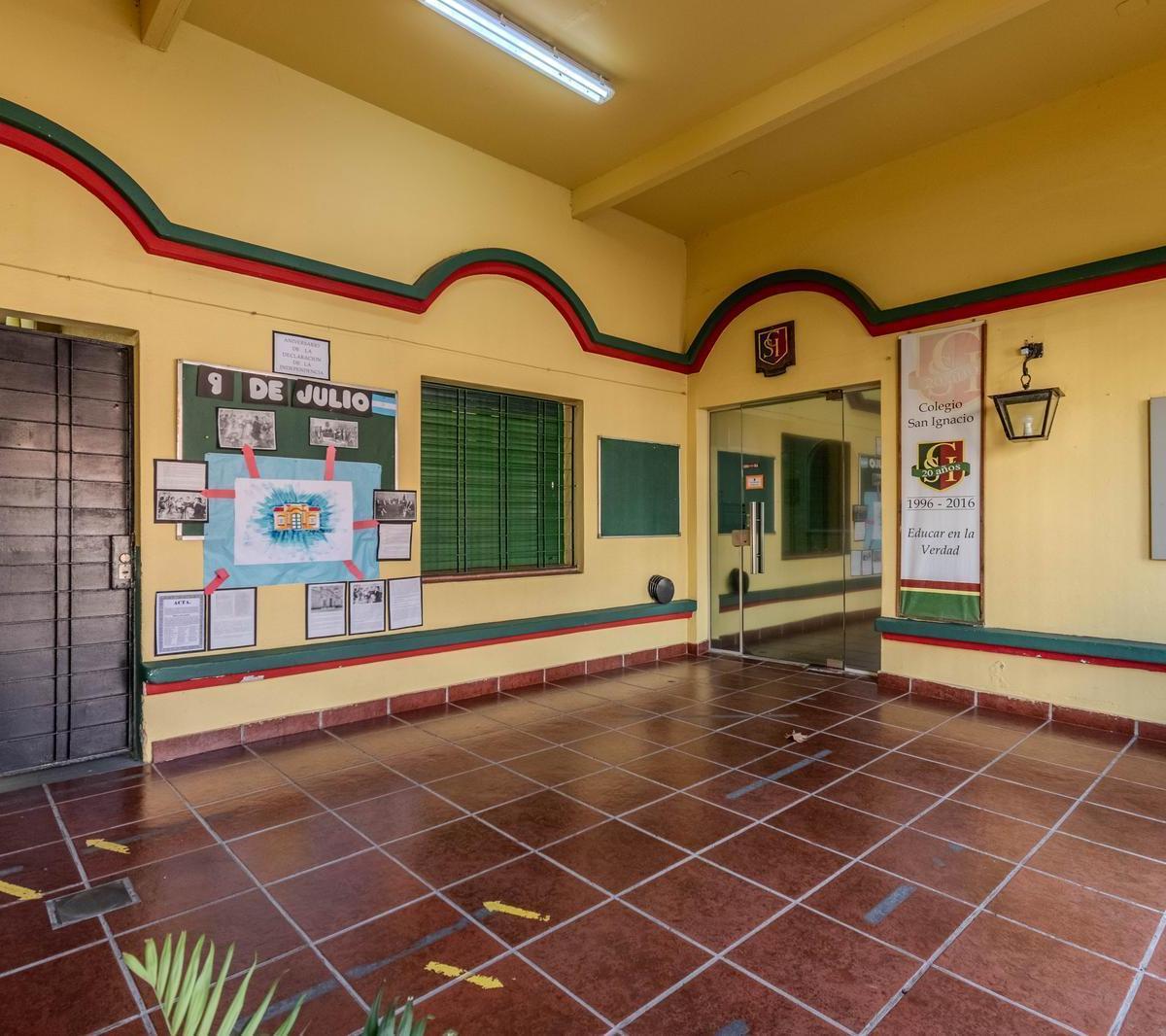 Imponente Edificio en Olivos, Donde Hoy Funciona El Colegio San Ignacio. 2
