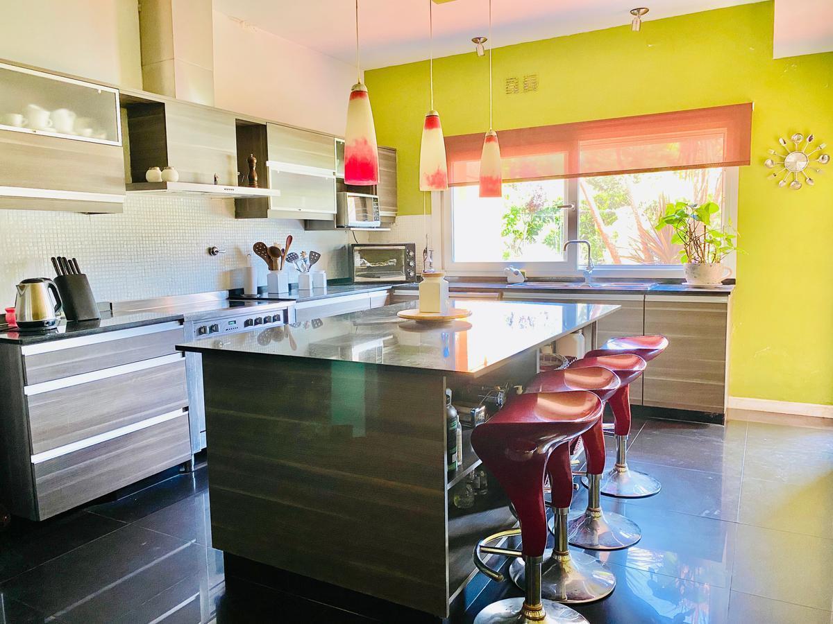 Excelente casa sobre lote de 1000m2 en venta en el Barrio Privado La Peregrina Club de Campo, Pilar.