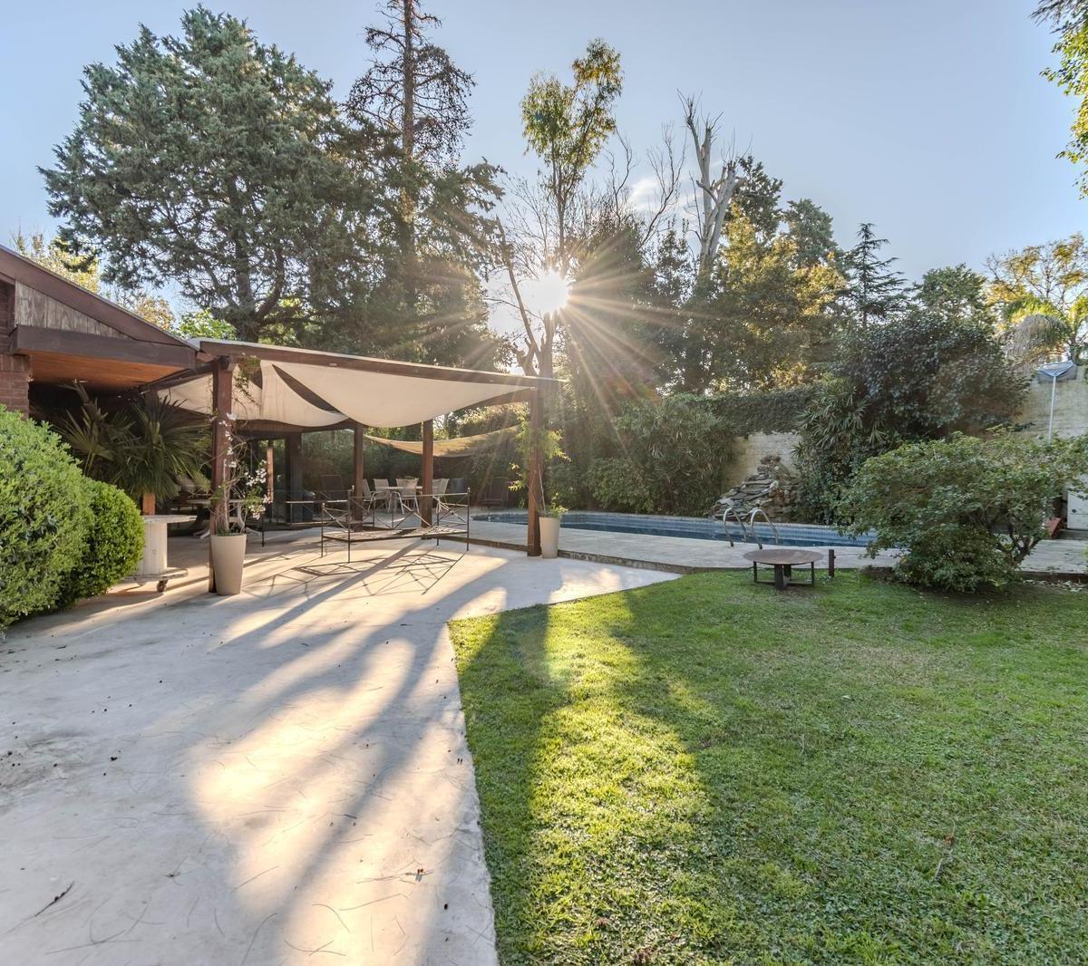 Estupenda Casa Sobre un Soñado Terreno de 1221 m² en Martinez. 3
