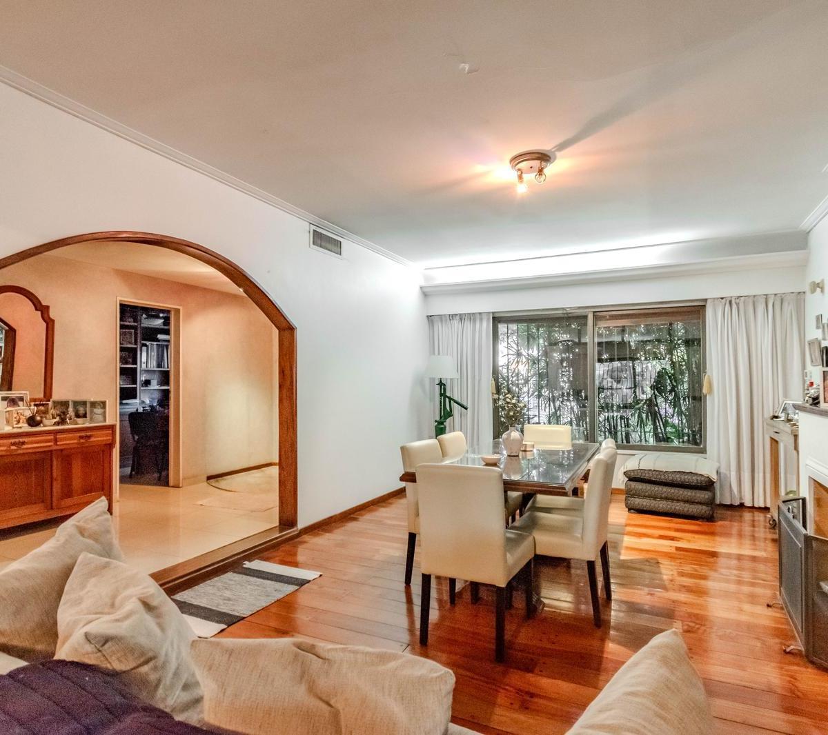 Estupenda Casa Sobre un Soñado Terreno de 1221 m² en Martinez. 1