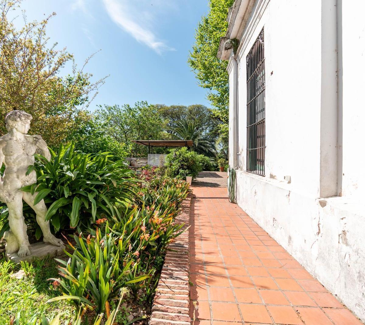Magnifica Casa de 130 Años en El Casco Historico de San Isidro Sobre 1870 m² de Lote. 2